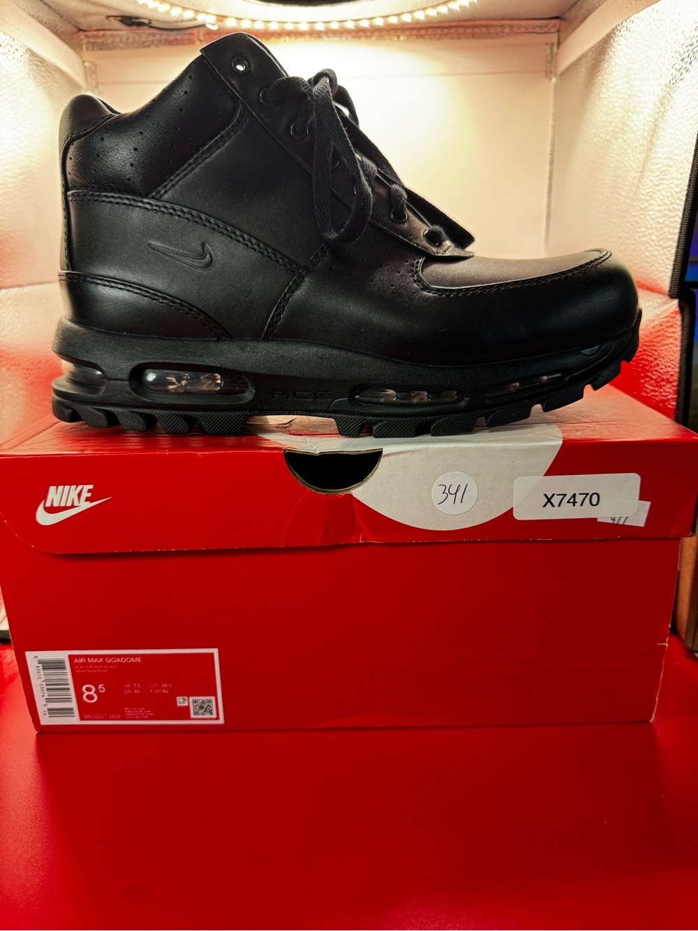 Nike Men’s Black Leather Air Max Mid-Top Boots